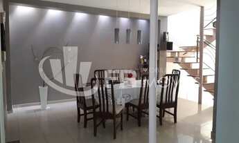 Imagem: Casa assobradada com 03 suítes e piscina