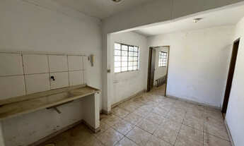 Imagem 6: Conjunto de 6 kitinetes na Rua Coronel Luiz Sampaio, Vila Rosa, Goiânia, ao lado do Assai