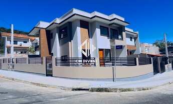 Imagem: Casa de Esquina à Venda com 3 Quartos,Suíte,Espaço