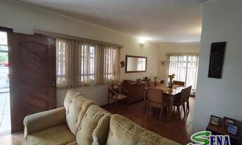 Imagem 6: Casa térrea ampla e com quintal e corredor lateral!