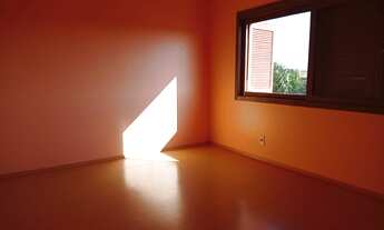 Imagem 2: 3 dormitórios, 1 suítes, 1 banheiros, 1 vaga na garagem, 80M² de Área Construída