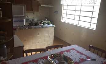 Imagem 6: 3 dormitórios, 2 banheiro, 1 vaga na garagem, 200M² de Área Construída, 252M² de Área Tota