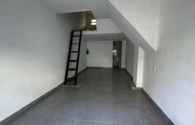 Imagem 2: Loja comercial para locação em Petrópolis-RJ, bairro Pedro do Rio: 2 salas, 1 banheiro, 53