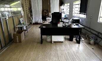 Imagem 3: Galpão Comercial de Alto Padrão para Locação em Itamarati, Petrópolis-RJ: 8 Salas, 4 Banhe