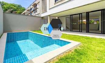 Imagem: Imponente casa em condomínio à venda em