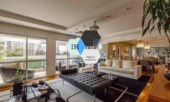 Imagem 2: 4 dormitórios, 4 suíte, 7 banheiro, 4 vagas na garagem, 245M² de Área Construída