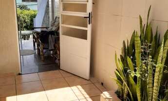 Imagem 2: Casa assobradada com excelente localização, estuda permuta de menor valor!