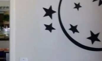 Imagem 3: Apartamento com excelente localização, vários comércios e transporte público na porta