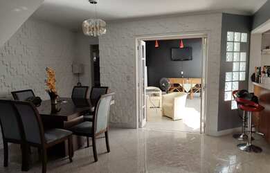 Imagem 3: Bitencourt Imóveis vende, maravilhoso sobrado 03 dormitórios, sendo uma suite com sacada