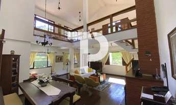 Imagem 2: Imperdível casa à venda em Itatiaia-RJ, Alto Penedo, com 6 quartos, 3 salas, 2 banheiros e