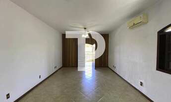 Imagem 2: Resende-RJ: Casa à Venda em Morada da Colina com 3 Quartos, 1 Suíte e 4 Vagas de Garagem