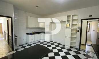 Imagem 4: Resende-RJ: Casa à Venda em Morada da Colina com 3 Quartos, 1 Suíte e 4 Vagas de Garagem