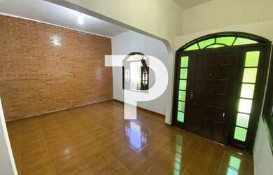 Imagem 2: Casa à Venda em Resende-RJ, Bairro Liberdade: 4 Quartos, 1 Suíte, 3 Salas, 4 Vagas de Gara