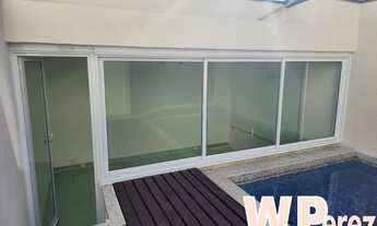 Imagem 2: Triplex com piscina privativa localizado em rua tranquila no Itaim Bibi, com grande varied