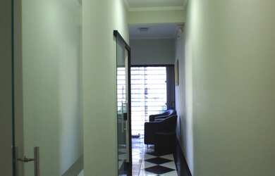 Imagem 4: Excelente casa comercial reformada, pronta para uso no centro de Campinas. Imóvel para inv