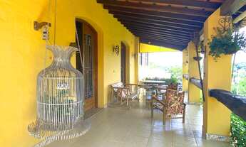 Imagem 3: Com 2700m² de terreno, está casa fica em meio a natureza em um delicioso e seguro condomín