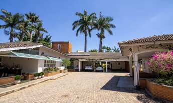 Imagem 6: Casa em condomínio alto padrão na cidade de Valinhos, com terrenos amplos, rodeado de área