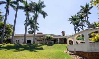 Imagem 3: Casa em condomínio alto padrão na cidade de Valinhos, com terrenos amplos, rodeado de área