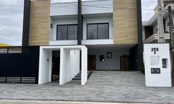 Imagem 2: Lindo sobrado, com 1 suíte com closet, 2 dormitórios, 2 vagas de garagem, próximo ao Fort