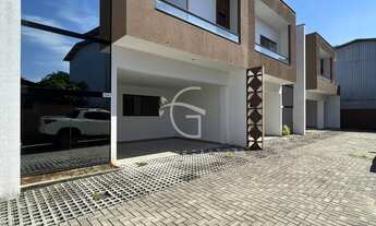 Imagem: Lindo sobrado geminado em Condomínio Fechado