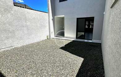 Imagem 2: 3 dormitórios, 1 suítes, 2 banheiro, 2 vagas na garagem