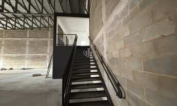 Imagem 2: Galpão Comercial, Locação em Araraquara-SP: 1 sala, 3 banheiros, 10 vagas de garagem, 700m