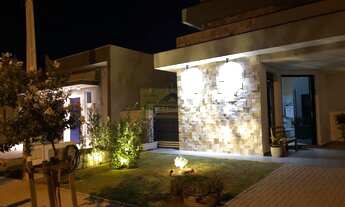 Imagem: Casa de alto padrão em condomínio na cidade