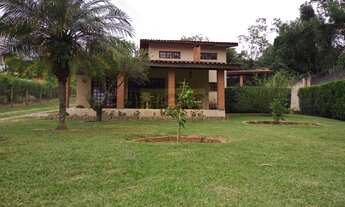 Imagem: Casa de alto padrão em condomínio no bairro