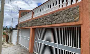 Imagem 2: Casa com AT: 250,00m² e AC: 205,00m², com 03 dormitórios (sendo 01 suite), sala de estar