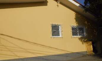 Imagem 2: CASA GRANDE DE ESQUINA EM TERRENO ALTO DA RUA COM QUINTAL E GARAGEM COBERTA