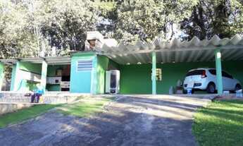 Imagem 5: CHÁCARA COMPOSTA POR CASA AVARANDA, ESPAÇO GOURMET E PISCINA CERCADA DE MUITO VERDE