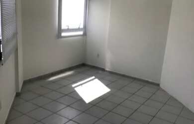 Imagem 4: SALA COMERCIAL COM DIVISÓRIAS, AR CONDICIONADO, 2 WCS E COPA NO CENTRO