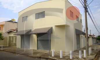 Imagem: SALÃO COM CASA NA PARTE SUPERIOR