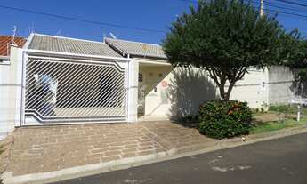 Imagem: CASA COM PISCINA A 50 METROS DO PARQUE ECOLÓGICO