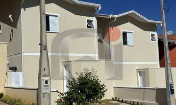 Imagem: CASA COM AMPLO QUINTAL EM CONDOMÍNIO