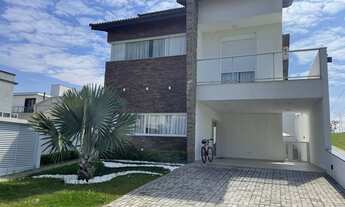 Imagem 2: 3 dormitórios, 3 suíte, 4 vagas na garagem, 240M² de Área Construída