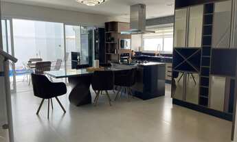 Imagem 7: 3 dormitórios, 3 suíte, 4 vagas na garagem, 240M² de Área Construída