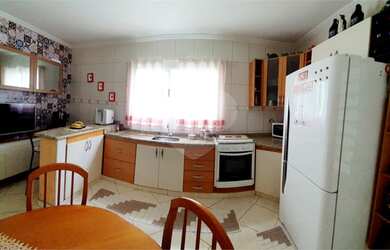 Imagem 3: 3 dormitórios, 3 banheiro, 2 vagas na garagem, 158M² de Área Construída, 158M² de Área Tot