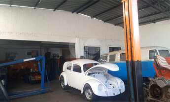 Imagem: 3 banheiro, 15 vagas na garagem, 896M²