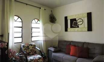 Imagem: 3 dormitórios, 2 banheiro, 2 vagas na garagem