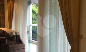 Imagem 2: 3 dormitórios, 1 suítes, 2 banheiro, 2 vagas na garagem, 263M² de Área Construída