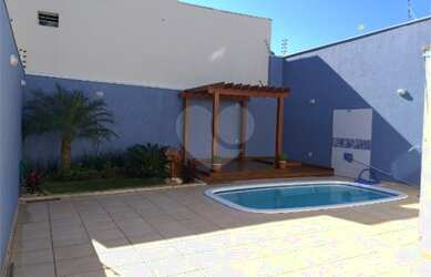 Imagem 2: 3 dormitórios, 1 suítes, 4 banheiro, 4 vagas na garagem, 290M² de Área Construída