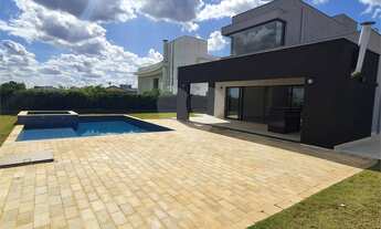 Imagem 3: 4 dormitórios, 4 suíte, 5 banheiro, 3 vagas na garagem, 389M² de Área Construída