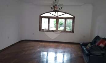 Imagem: 3 dormitórios, 2 banheiro, 2 vagas na garagem