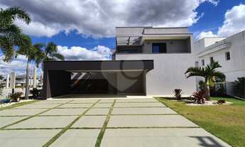 Imagem 6: 4 dormitórios, 4 suíte, 5 banheiro, 3 vagas na garagem, 389M² de Área Construída