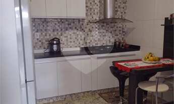 Imagem 6: 4 dormitórios, 2 banheiro, 2 vagas na garagem, 152M² de Área Construída, 292M² de Área Tot