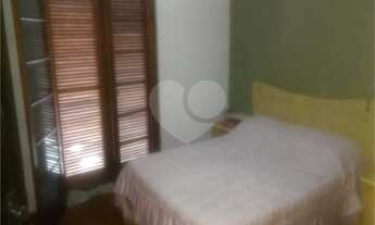 Imagem 4: 4 dormitórios, 1 suítes, 3 banheiro, 2 vagas na garagem, 250M² de Área Construída