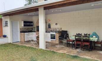 Imagem 4: 3 dormitórios, 1 suítes, 3 banheiro, 5 vagas na garagem, 232M² de Área Construída