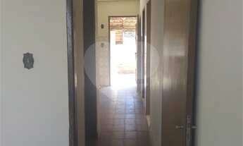 Imagem 6: 3 dormitórios, 1 banheiros, 4 vagas na garagem, 109M² de Área Construída, 640M² de Área To