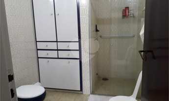 Imagem 4: 3 dormitórios, 1 suítes, 2 banheiro, 4 vagas na garagem, 244M² de Área Construída